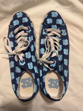 Row One UNC Tarheels Canvas Sneakers size 9.5
